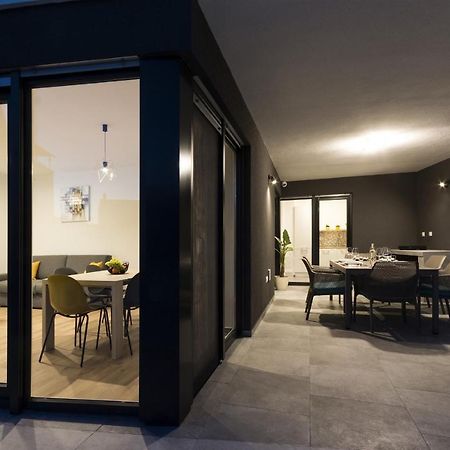 Modern 3-Bedroom Villa With A Private Pool PUY 외부 사진
