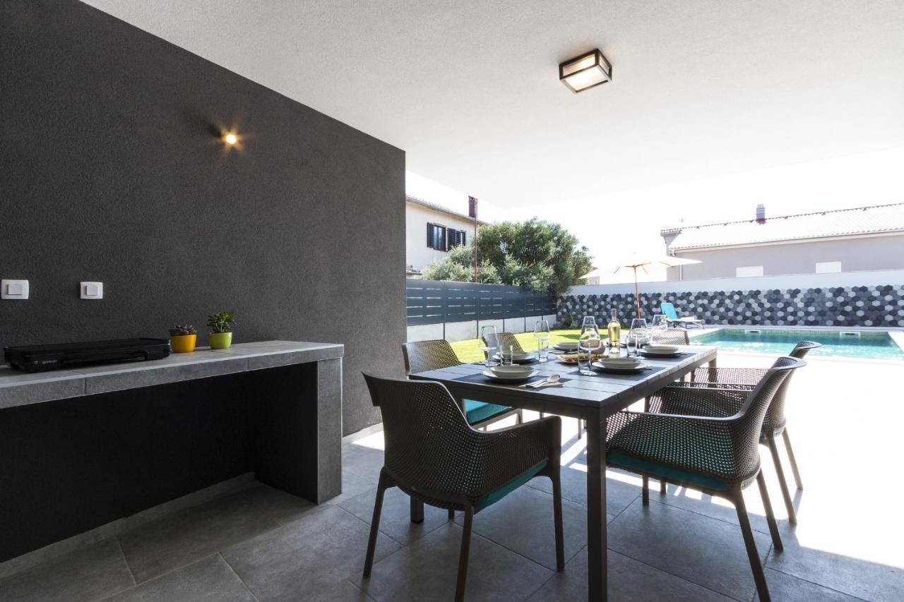 Modern 3-Bedroom Villa With A Private Pool PUY 외부 사진