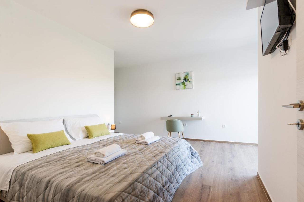 Modern 3-Bedroom Villa With A Private Pool PUY 외부 사진