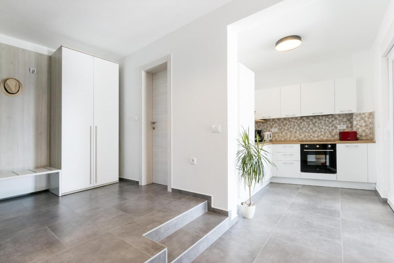 Modern 3-Bedroom Villa With A Private Pool PUY 외부 사진